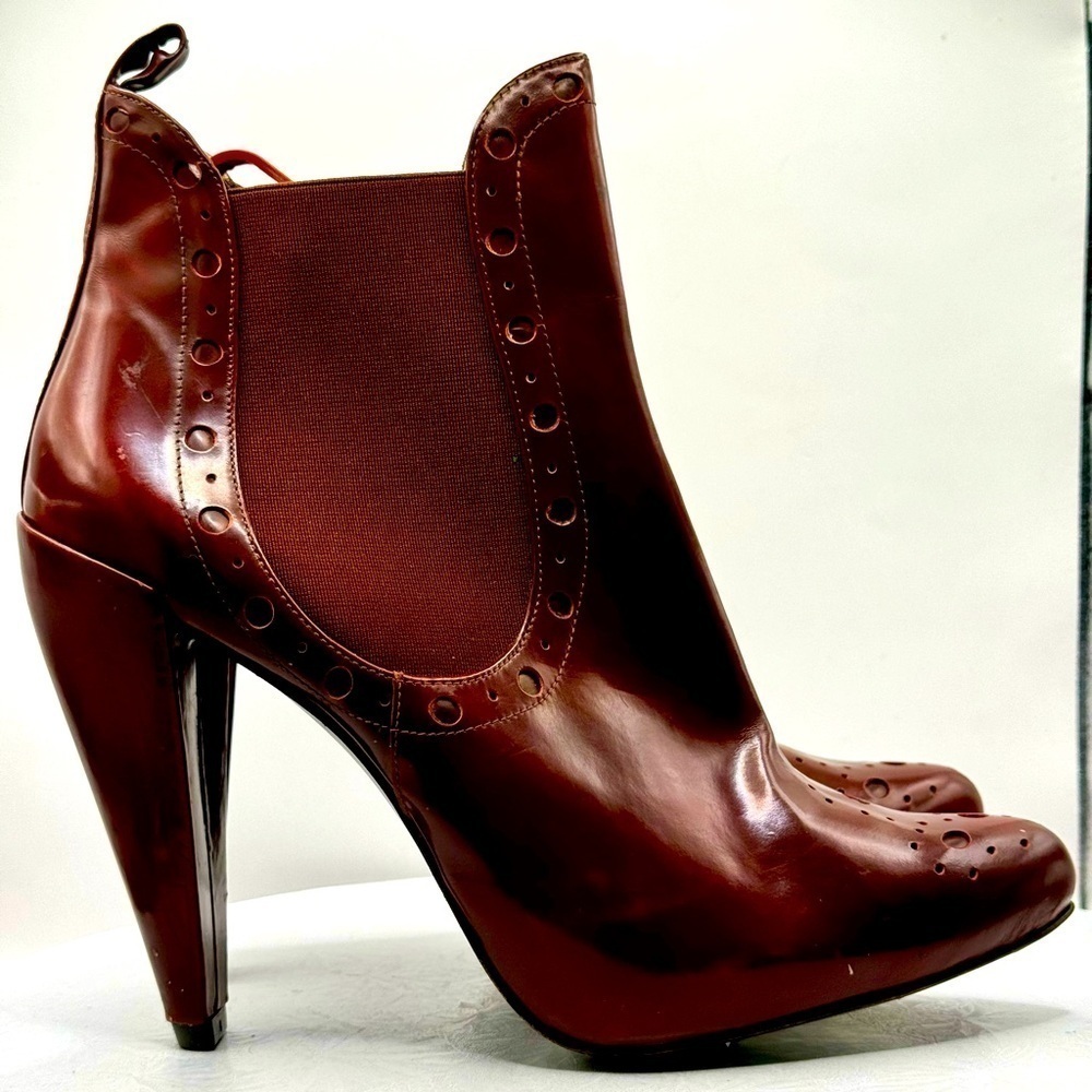 NWT‎ PURA LOPEZ - Brown Leather Ankle Bootie in Brown Size 9.5